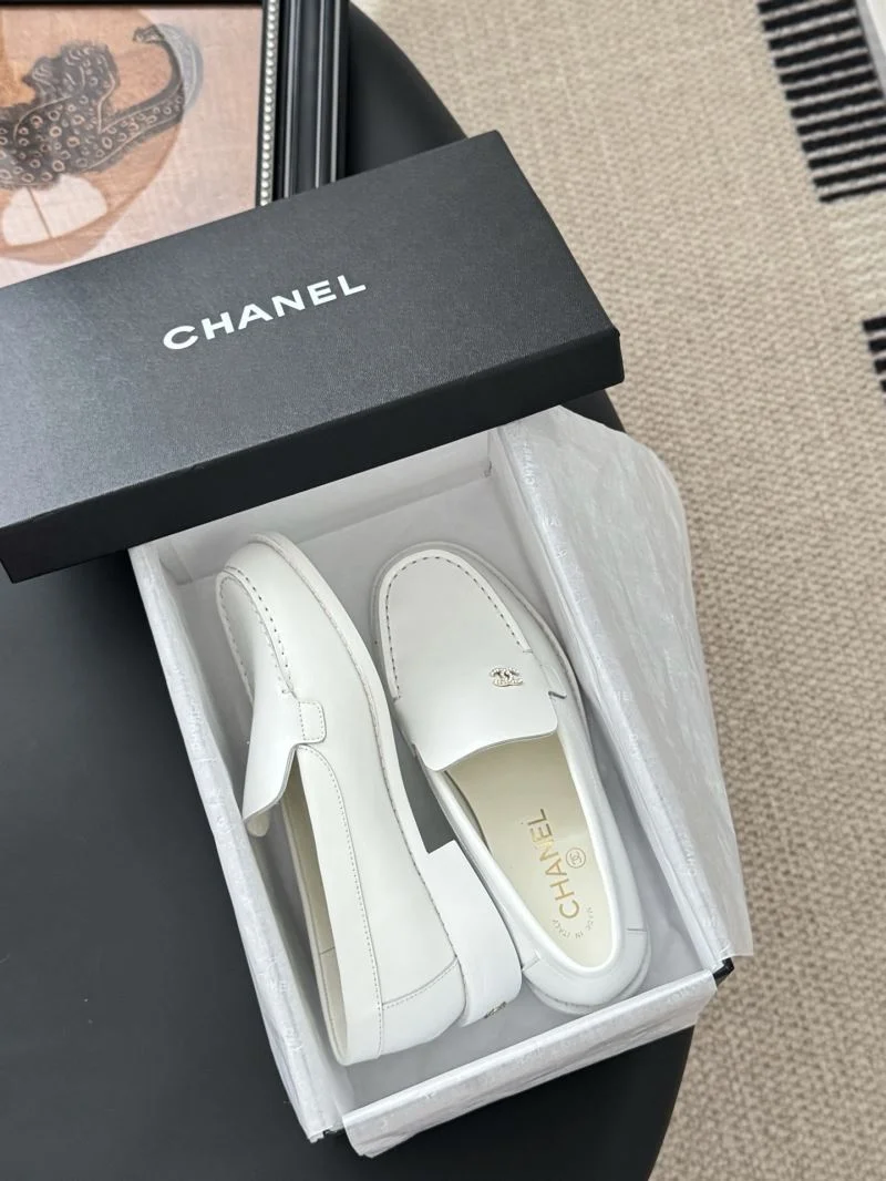 Chanel Low Shoes Sophisticated 19260