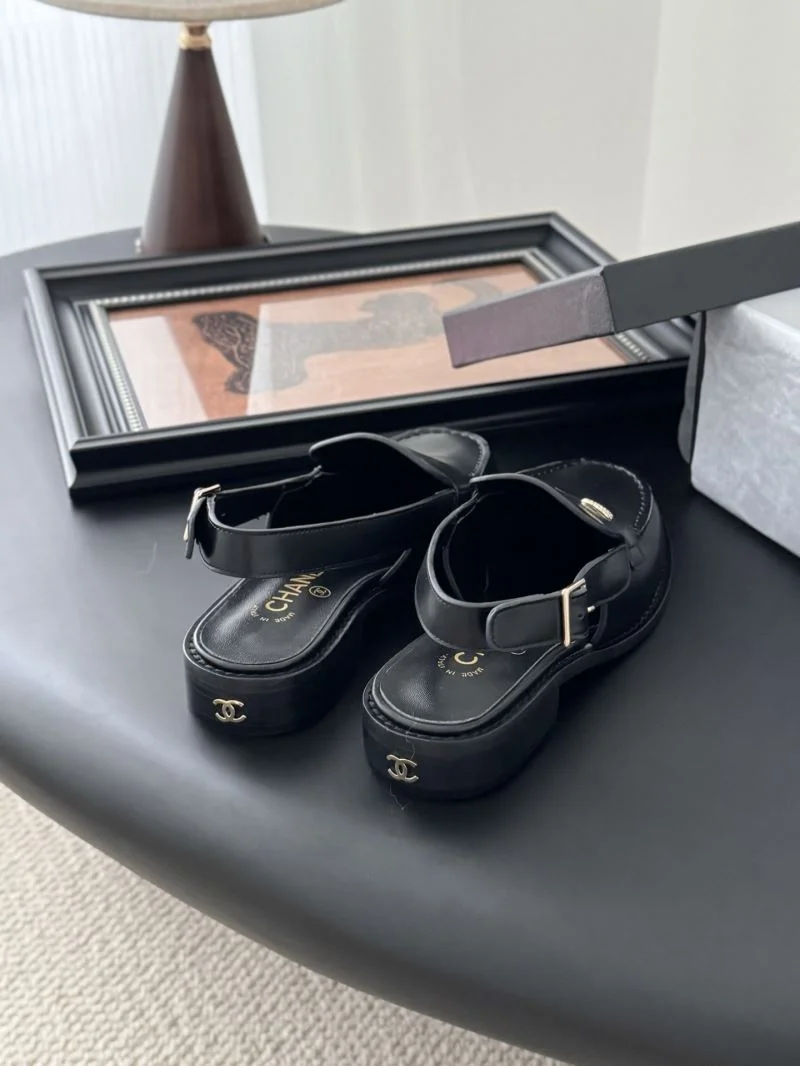 RelaxedFit Chanel Low Shoes 19258