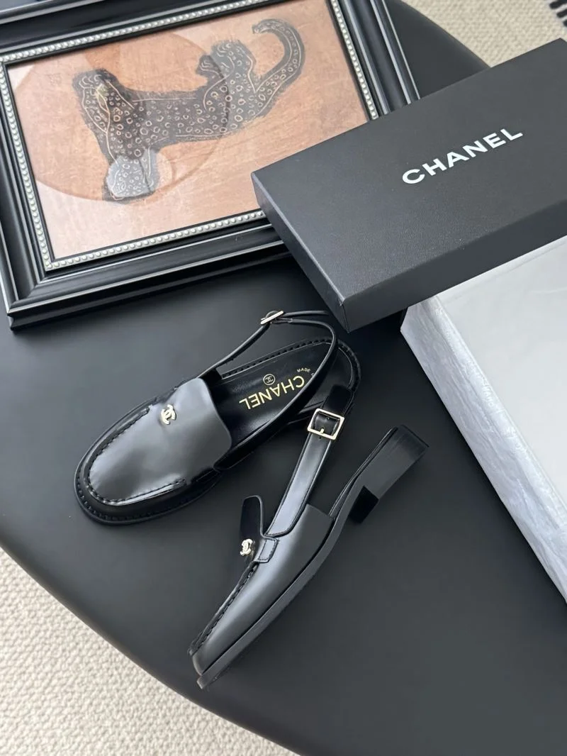 RelaxedFit Chanel Low Shoes 19258