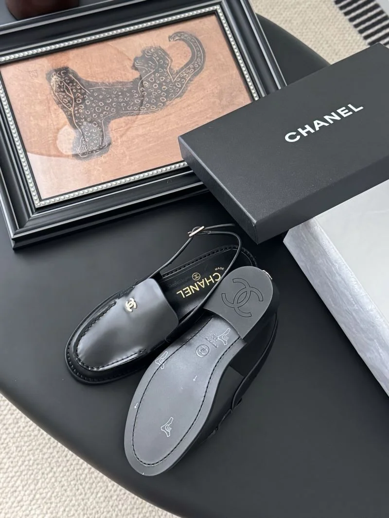 RelaxedFit Chanel Low Shoes 19258
