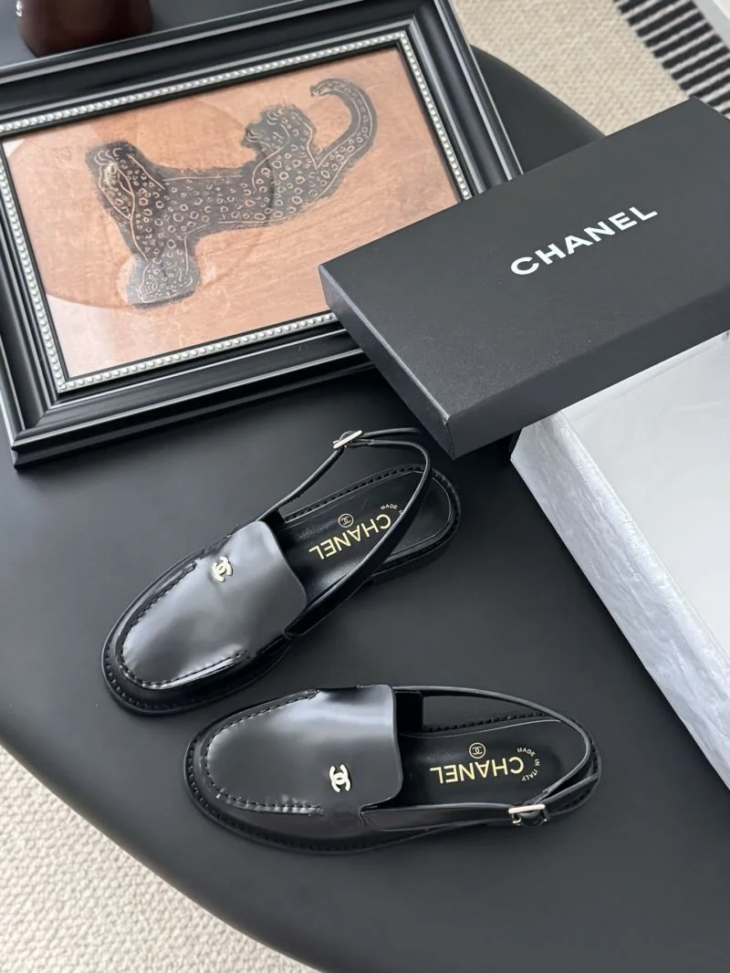 RelaxedFit Chanel Low Shoes 19258