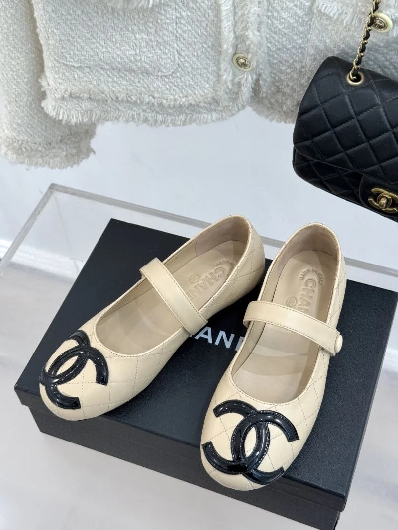 Neat Chanel Low Shoes 19247