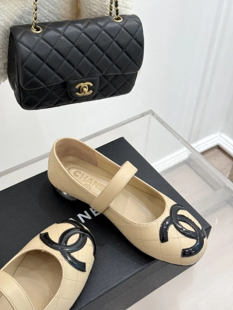 Neat Chanel Low Shoes 19247