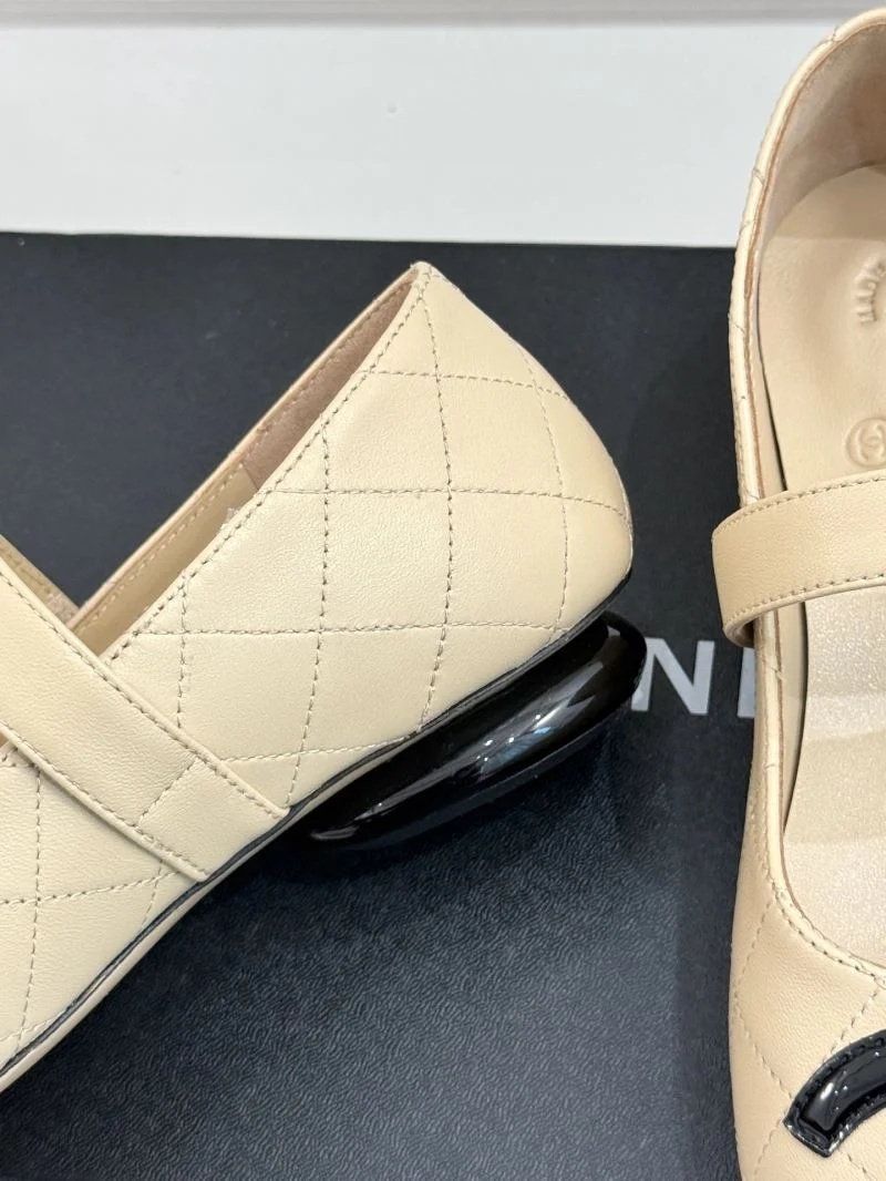 Neat Chanel Low Shoes 19247