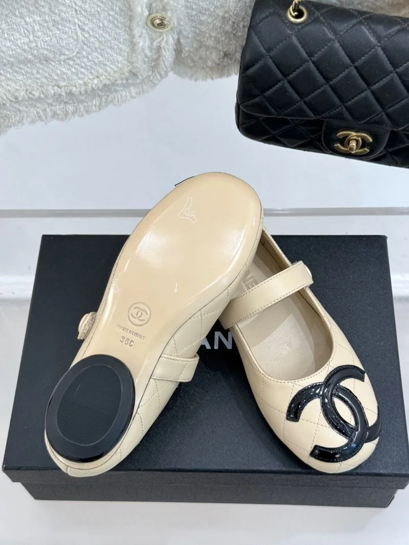 Neat Chanel Low Shoes 19247