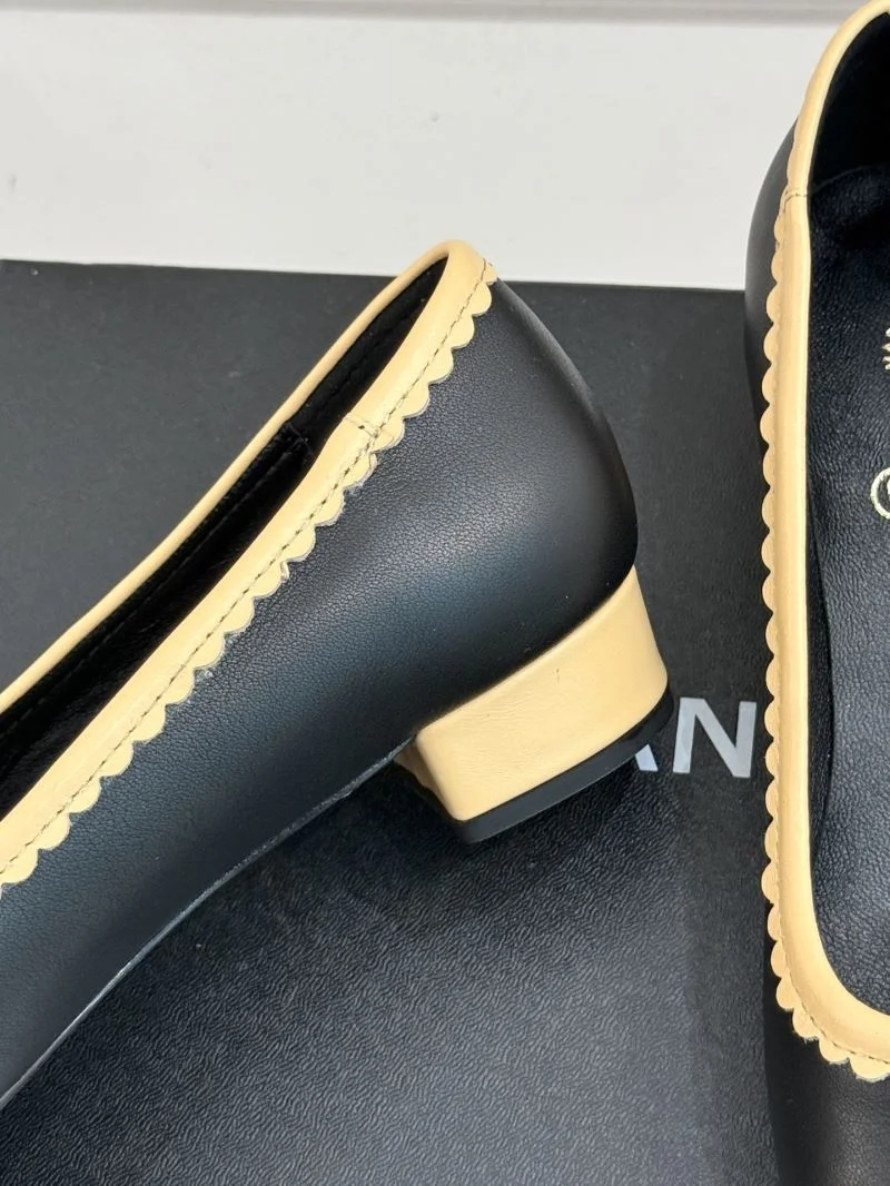 Breathable Chanel Low Shoes 19248