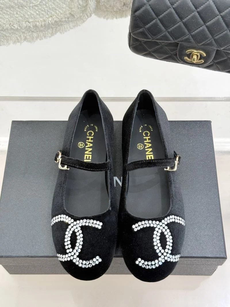 Chanel Low Shoes QuickDry 19239