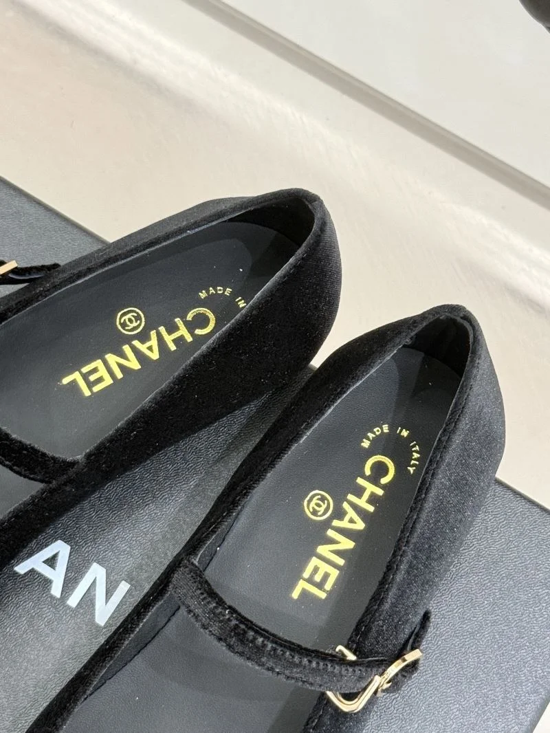 Chanel Low Shoes QuickDry 19239