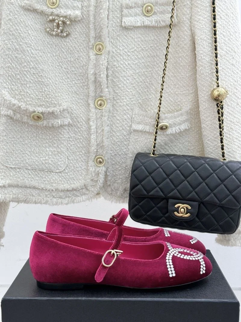 Chanel Low Shoes Sophisticated 19250