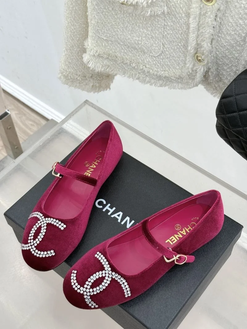 Chanel Low Shoes Sophisticated 19250
