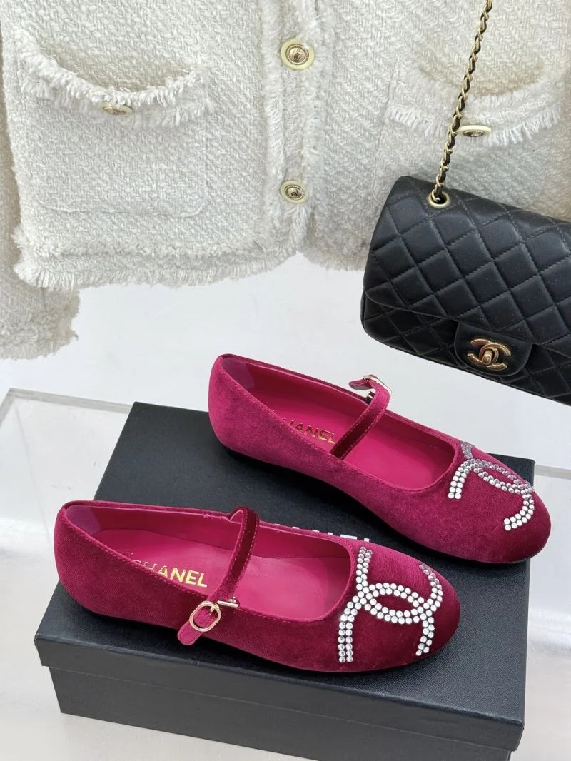 Chanel Low Shoes Sophisticated 19250