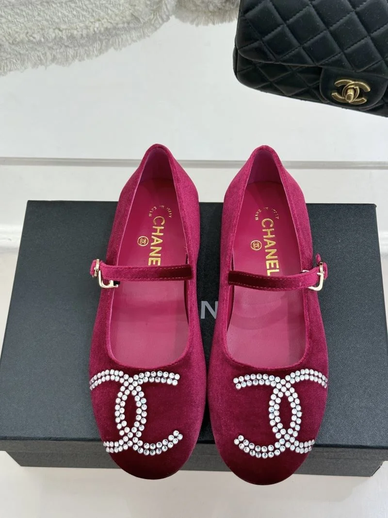 Chanel Low Shoes Sophisticated 19250