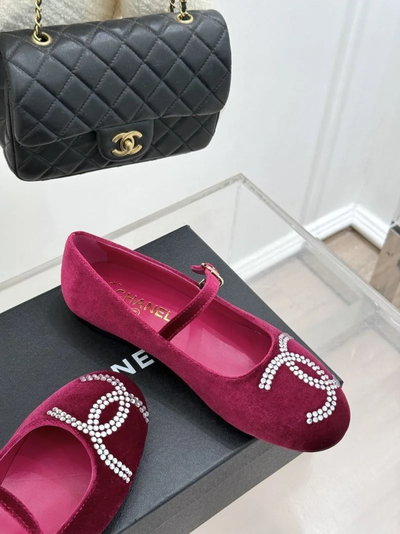 Chanel Low Shoes Sophisticated 19250