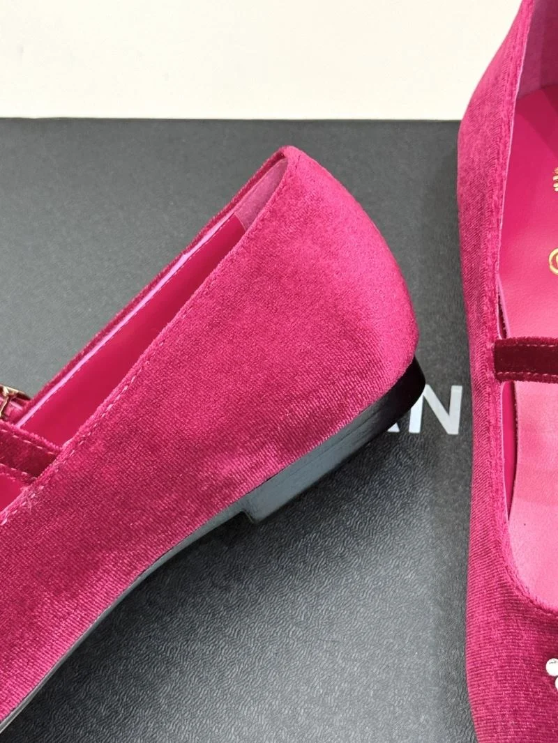 Chanel Low Shoes Sophisticated 19250