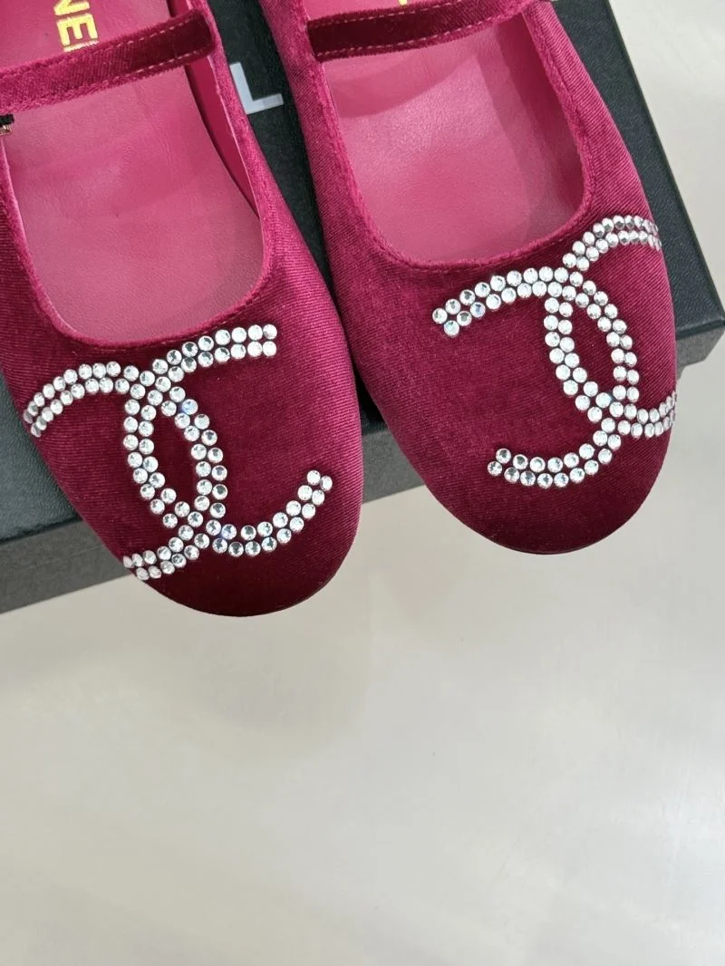 Chanel Low Shoes Sophisticated 19250