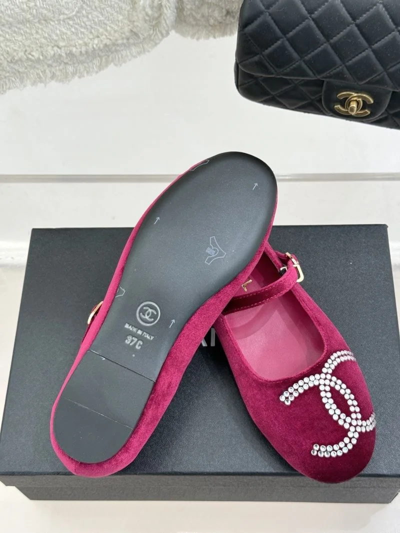 Chanel Low Shoes Sophisticated 19250