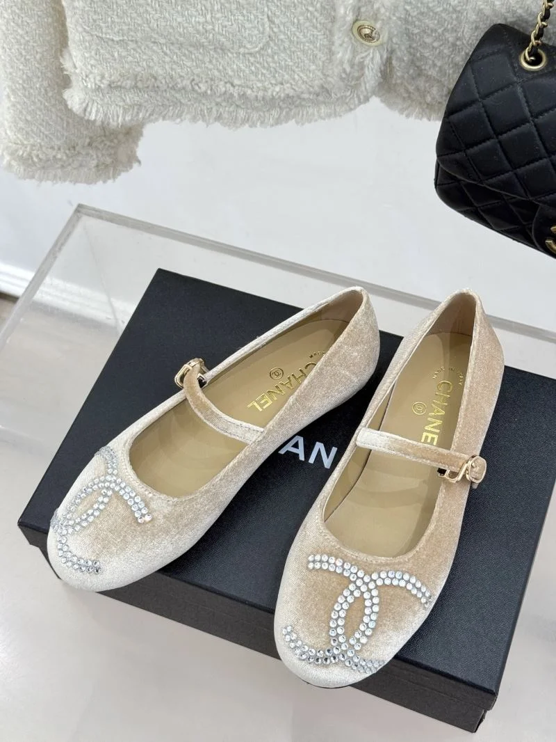 Chanel Low Shoes Durable 19251