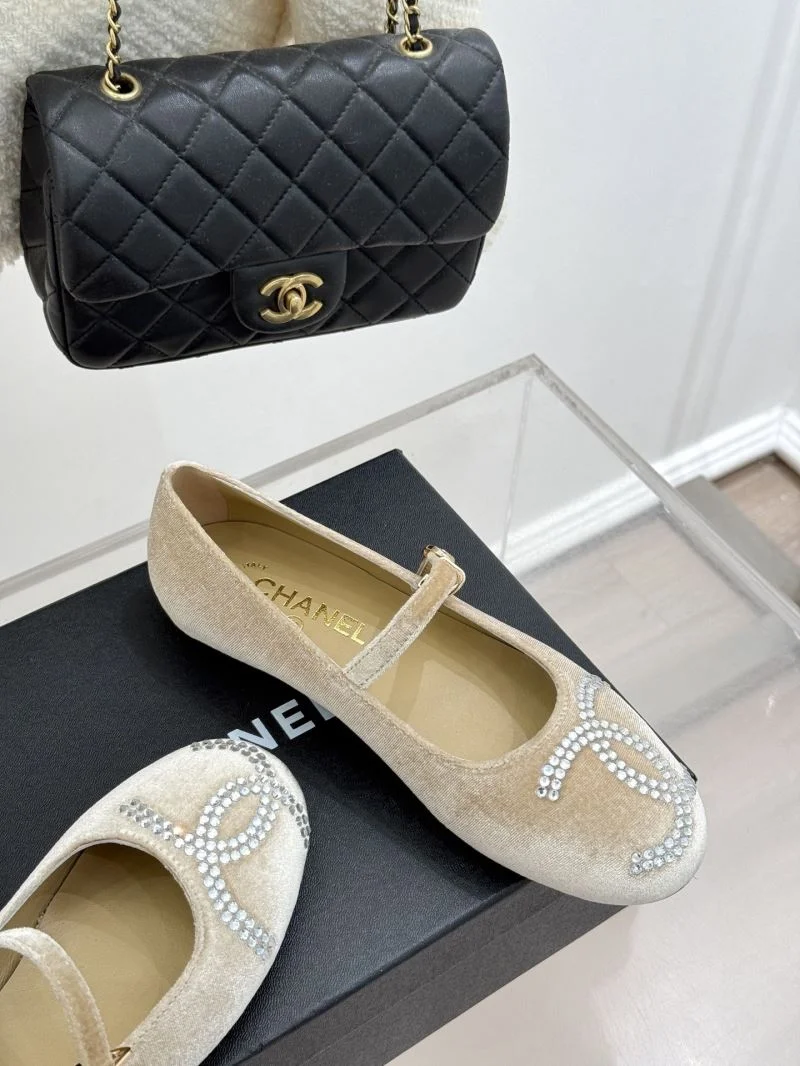 Chanel Low Shoes Durable 19251