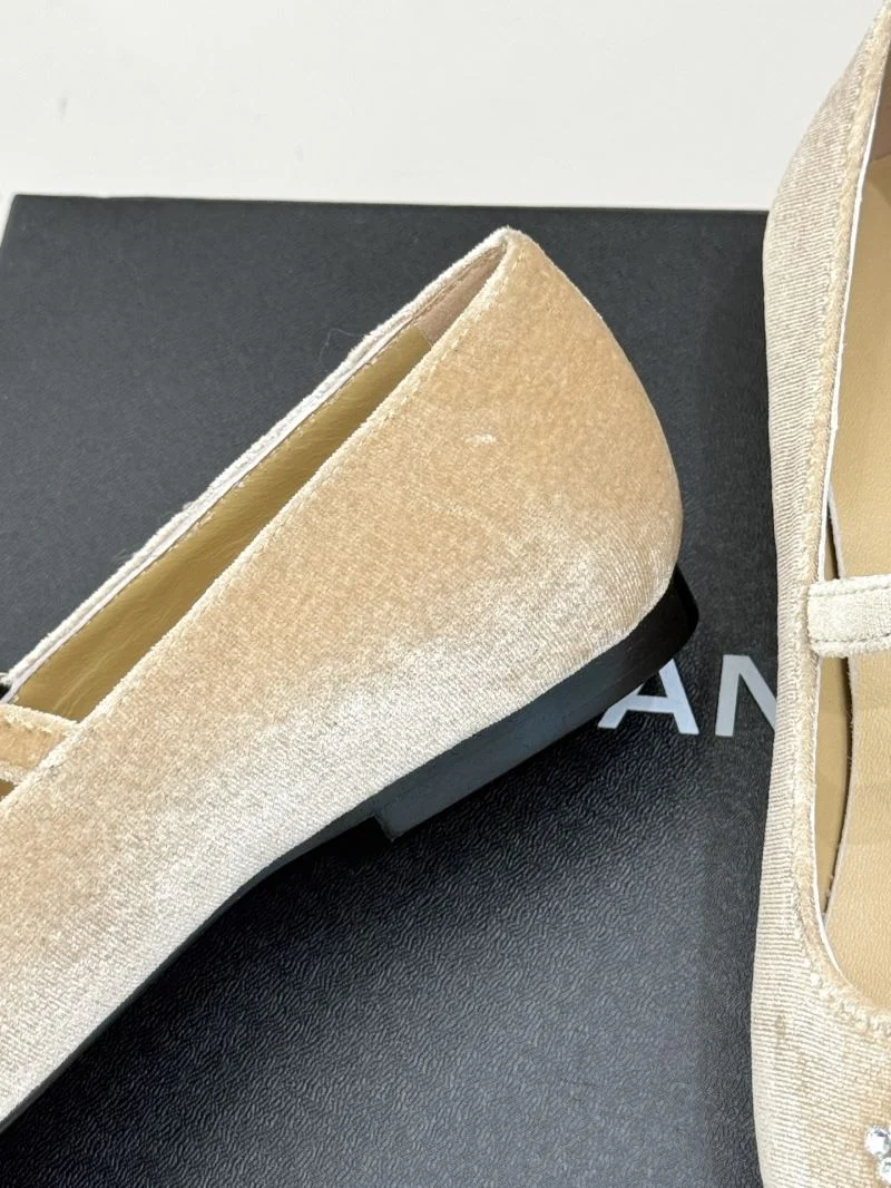 Chanel Low Shoes Durable 19251
