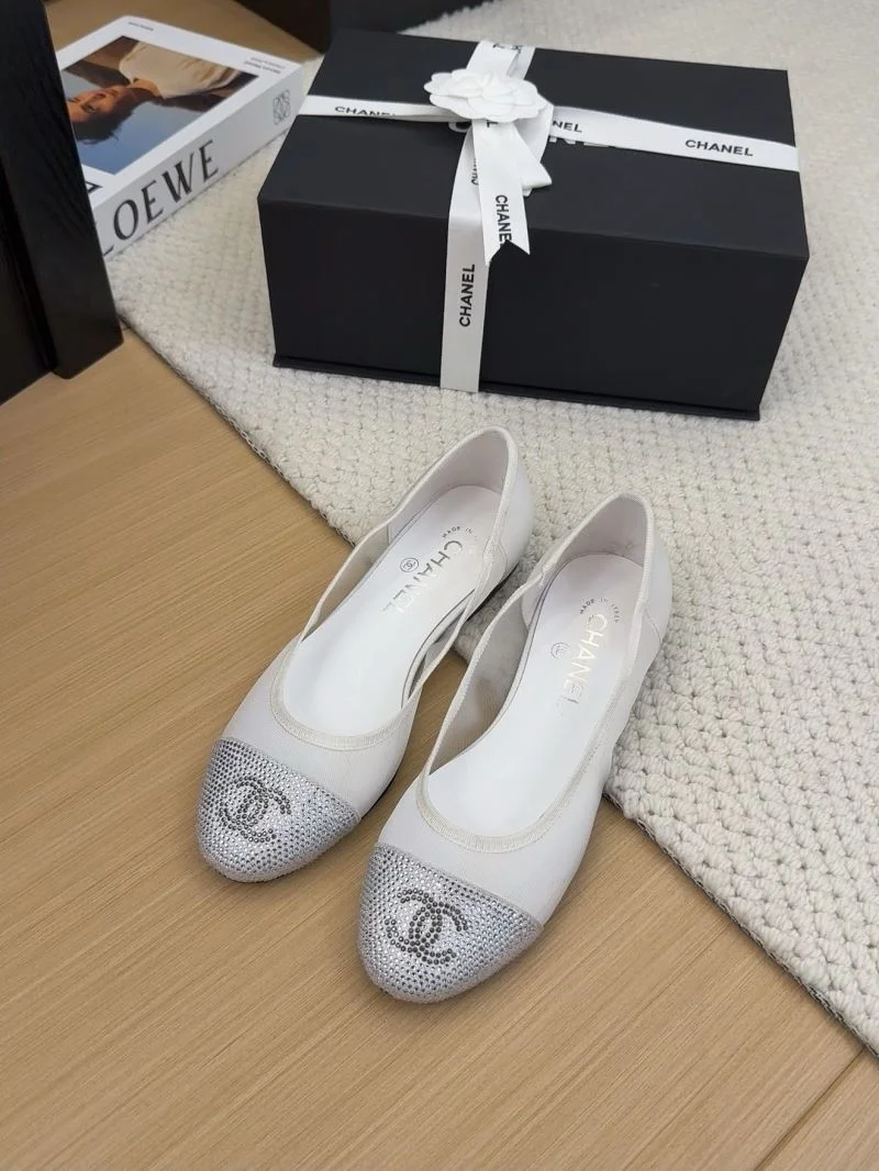 Practical Chanel Low Shoes 19236