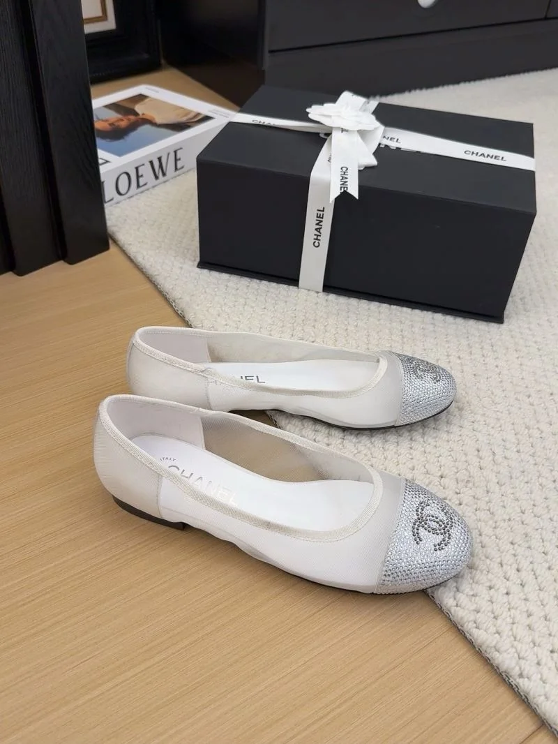 Practical Chanel Low Shoes 19236