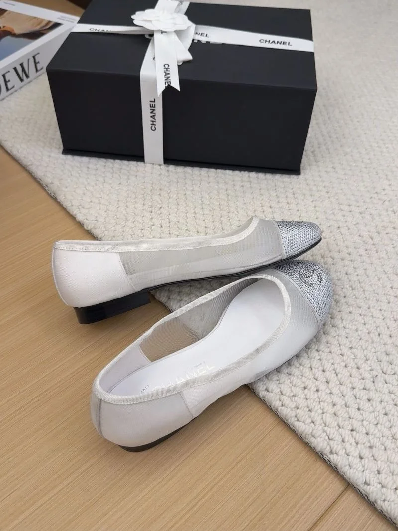 Practical Chanel Low Shoes 19236