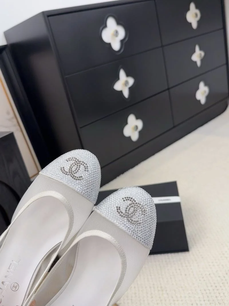 Practical Chanel Low Shoes 19236