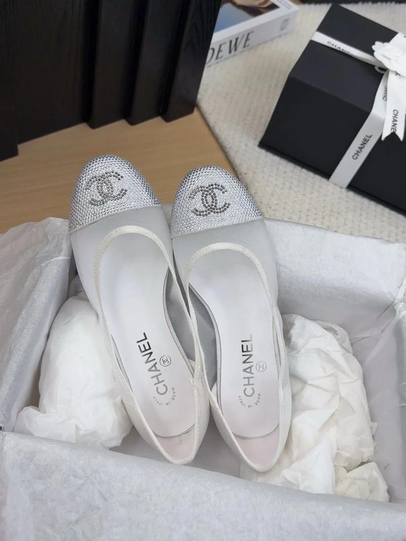 Practical Chanel Low Shoes 19236