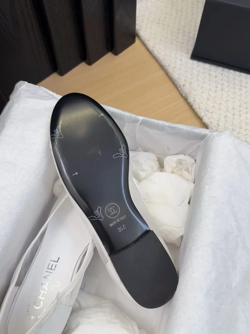 Practical Chanel Low Shoes 19236