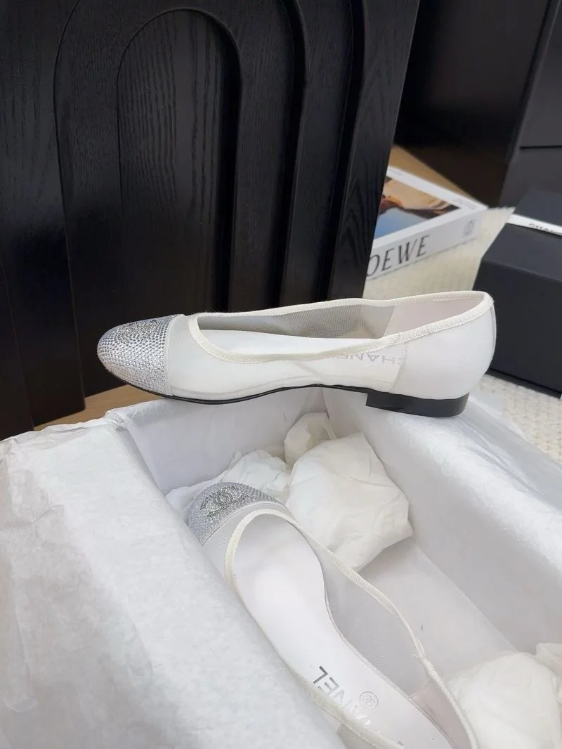 Practical Chanel Low Shoes 19236