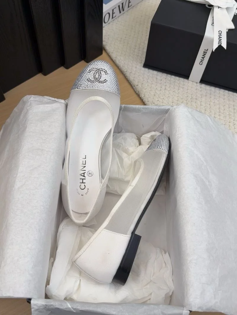 Practical Chanel Low Shoes 19236