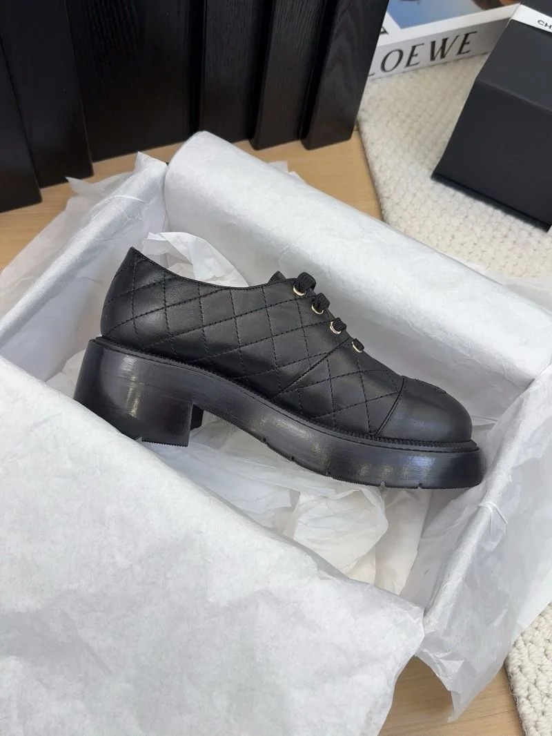 Chanel Low Shoes Lightweight 19252