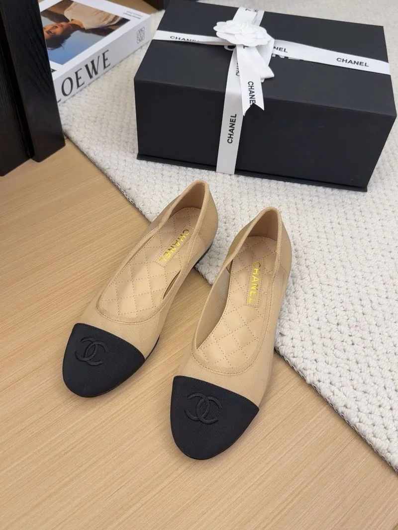 Youthful Chanel Low Shoes 19242