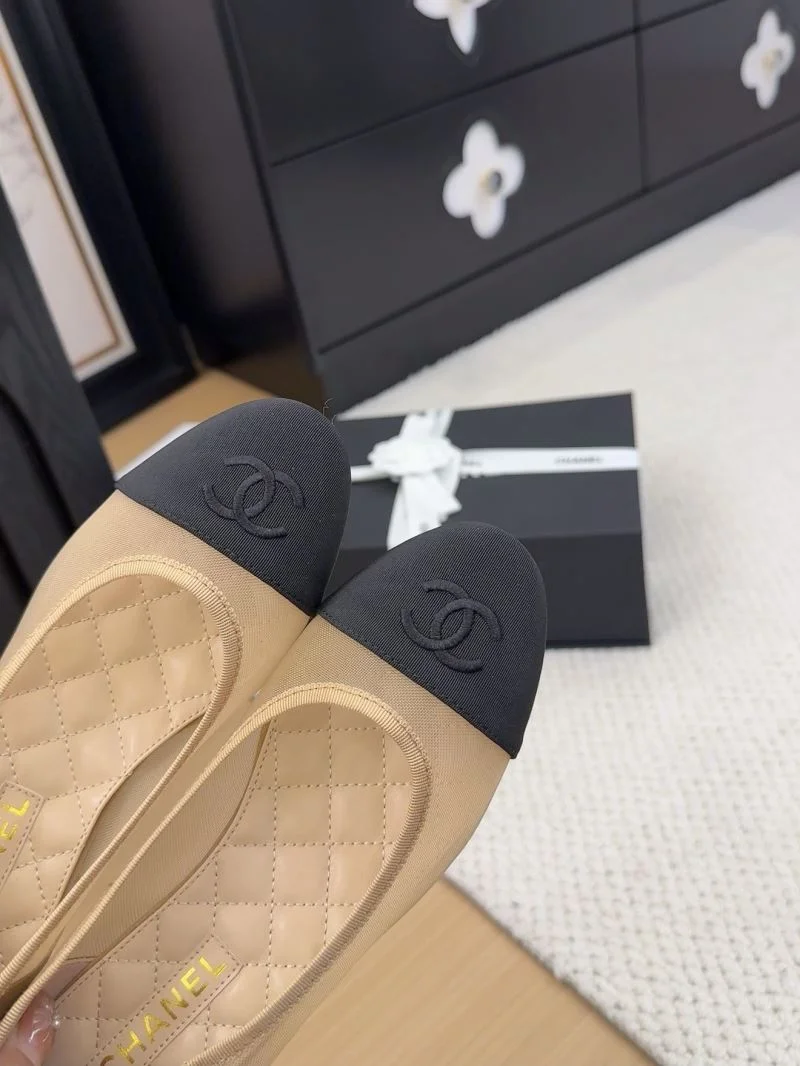 Youthful Chanel Low Shoes 19242