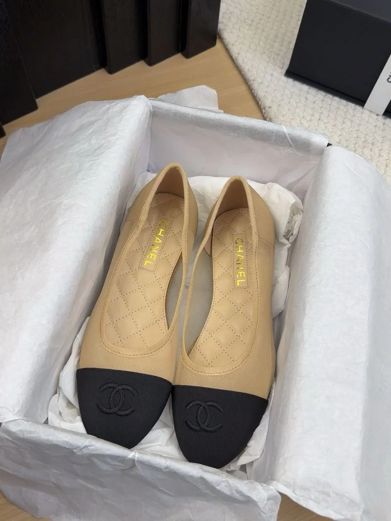 Youthful Chanel Low Shoes 19242