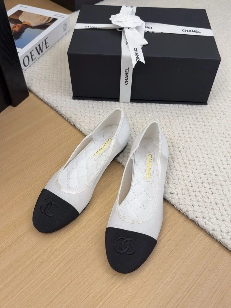 UrbanChic Chanel Low Shoes 19245