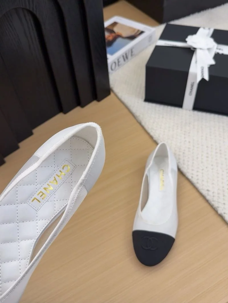 UrbanChic Chanel Low Shoes 19245