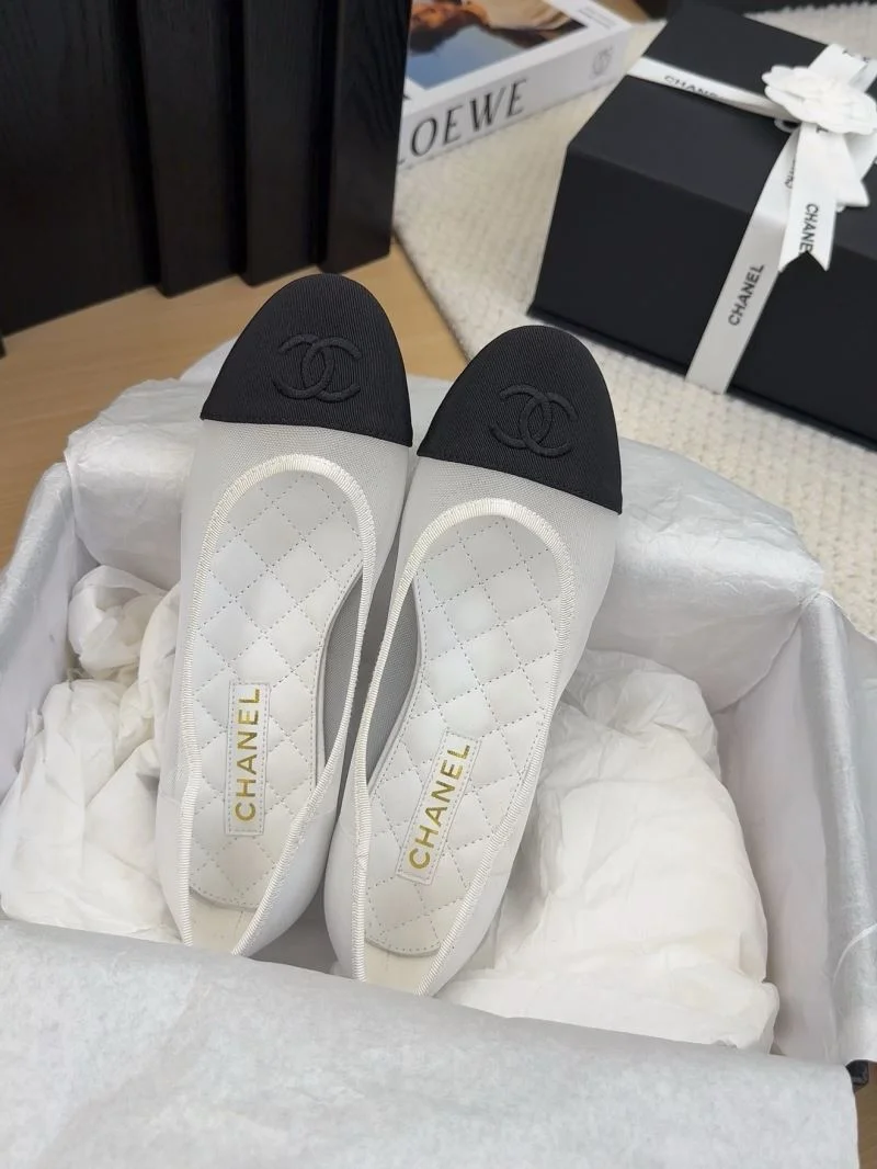 UrbanChic Chanel Low Shoes 19245