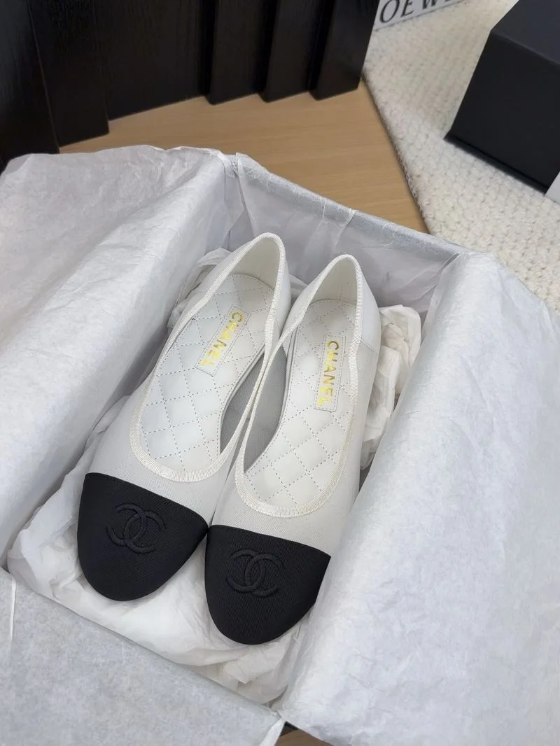 UrbanChic Chanel Low Shoes 19245