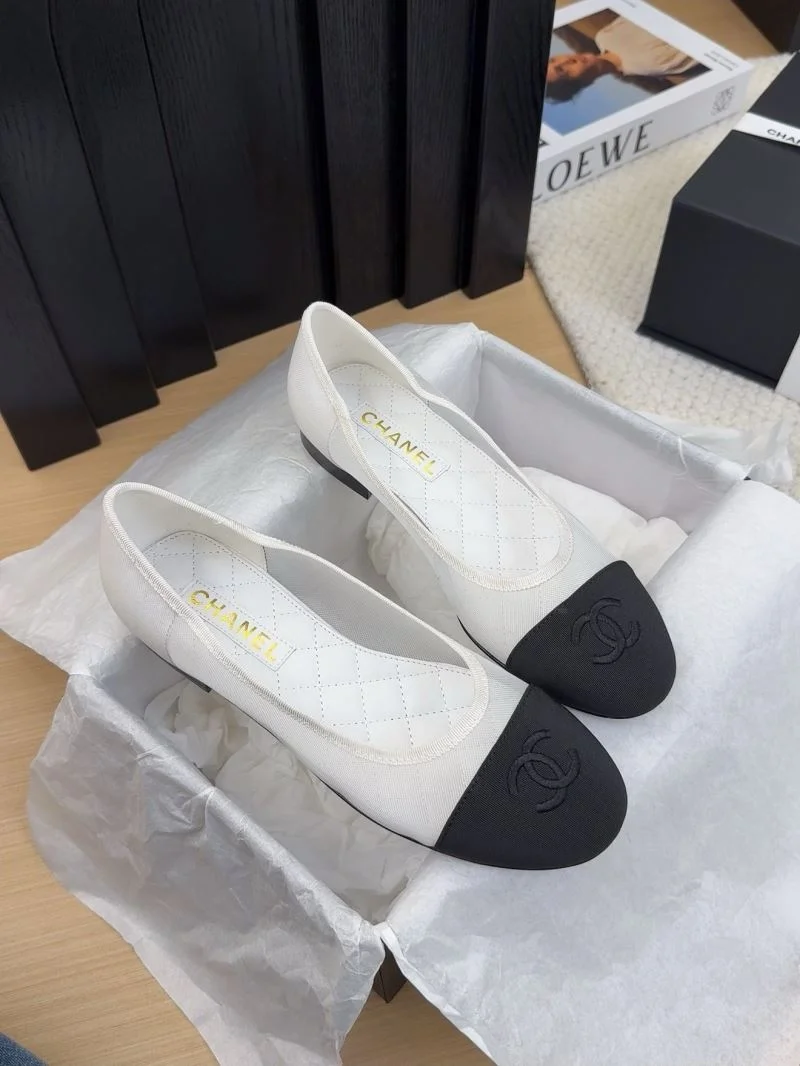 UrbanChic Chanel Low Shoes 19245