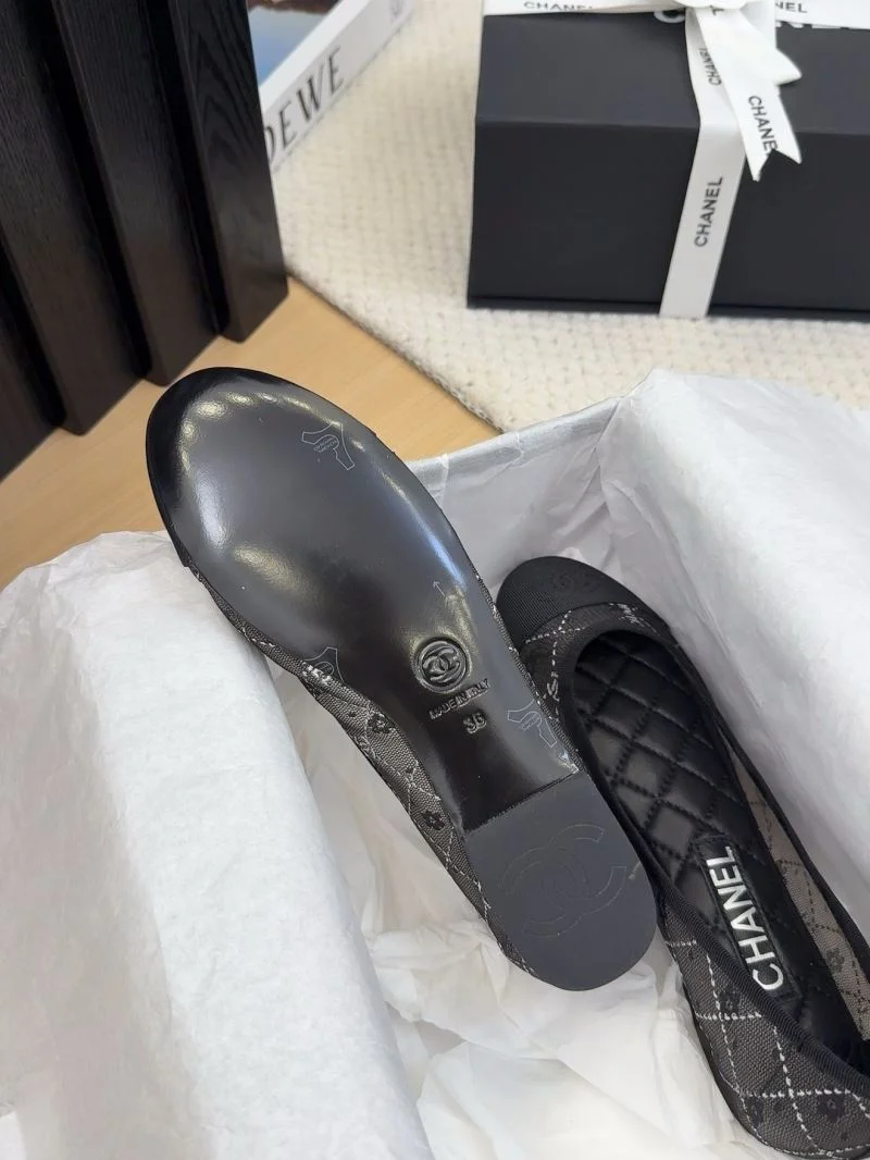 Breathable Chanel Low Shoes 19226