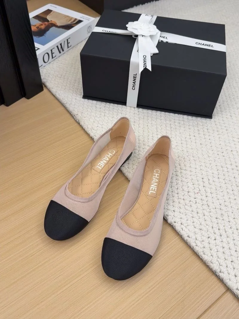Chanel Low Shoes Sleek 19241