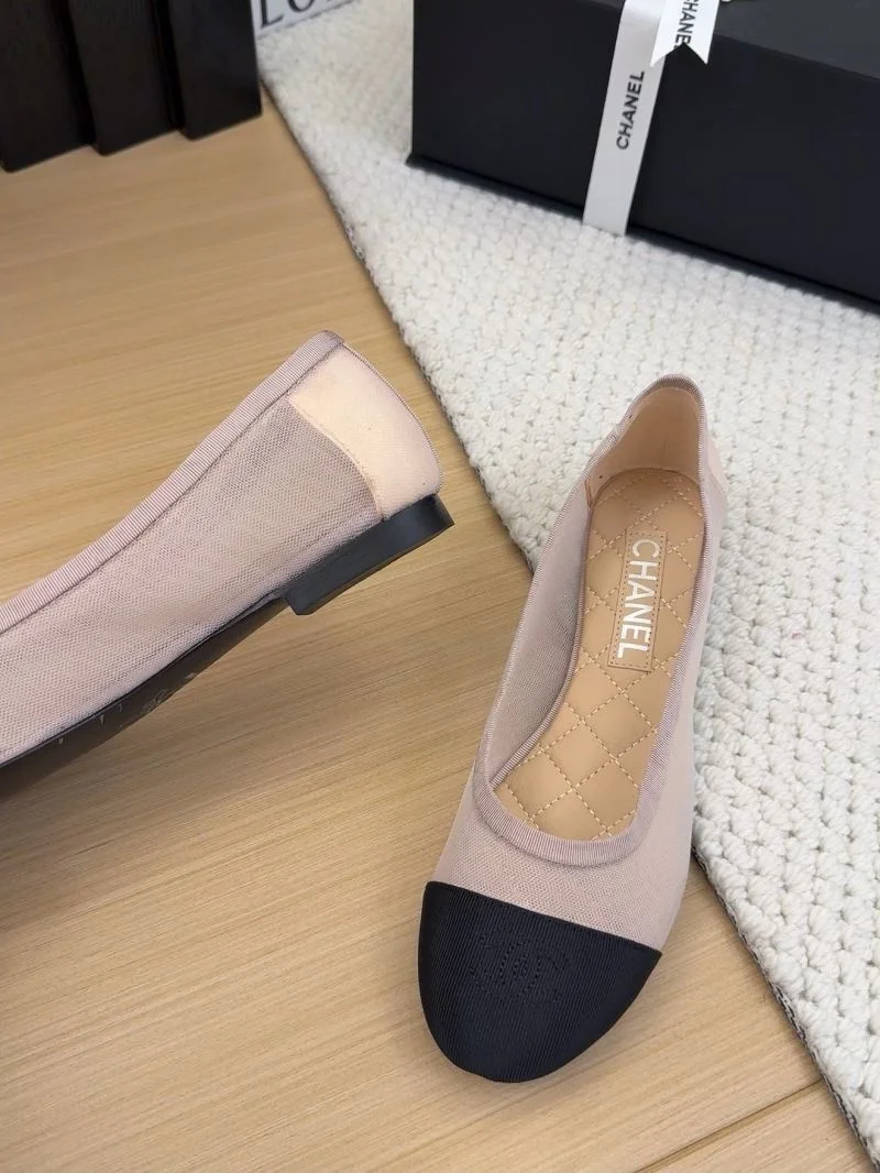 Chanel Low Shoes Sleek 19241