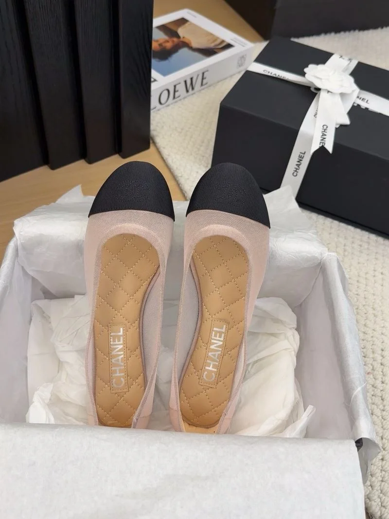 Chanel Low Shoes Sleek 19241