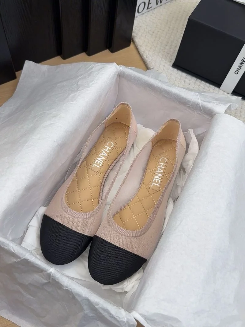 Chanel Low Shoes Sleek 19241
