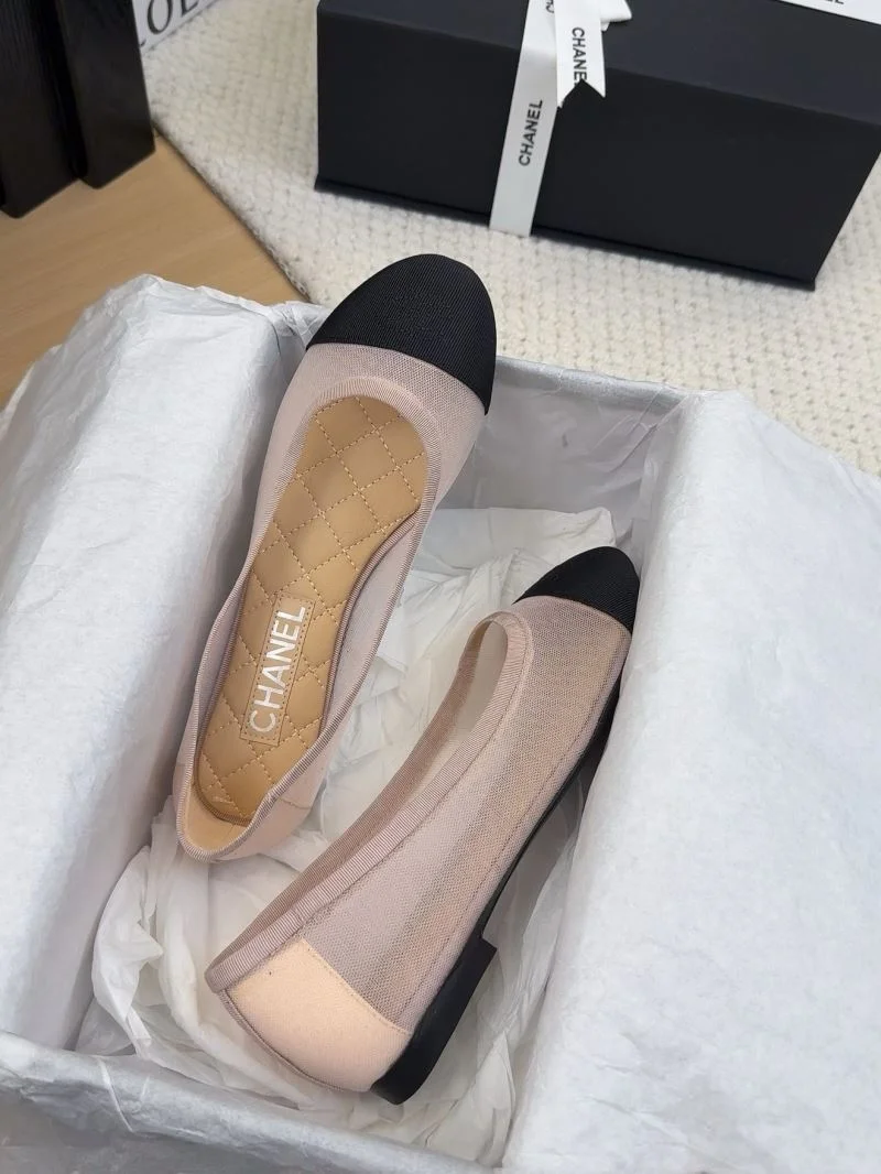 Chanel Low Shoes Sleek 19241
