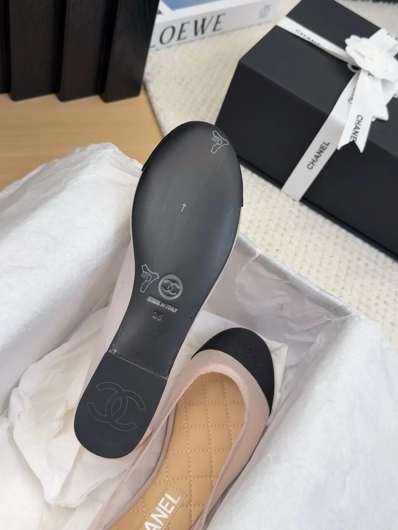 Chanel Low Shoes Sleek 19241