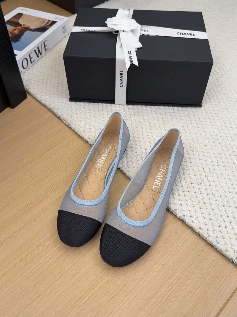 Minimalist Chanel Low Shoes 19240