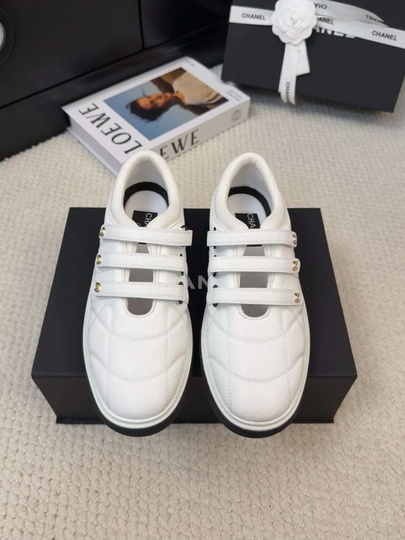 Chanel Low Shoes Neat 19221