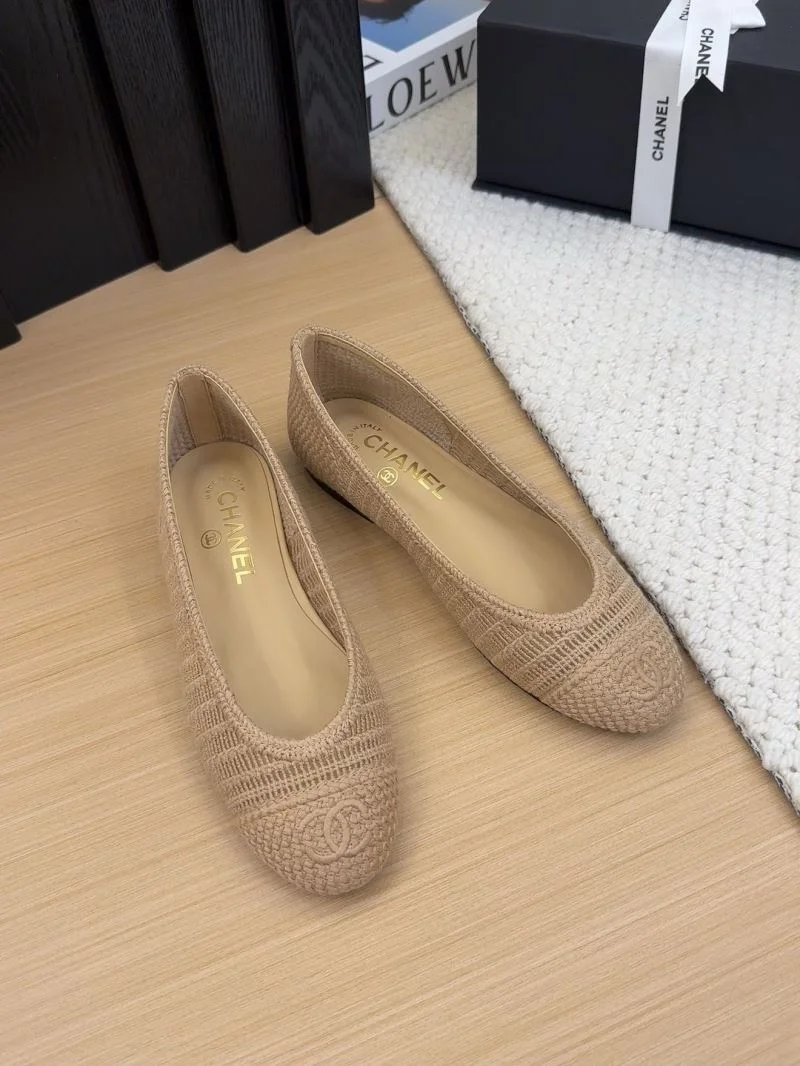 Chanel Low Shoes EasyMatch 19220